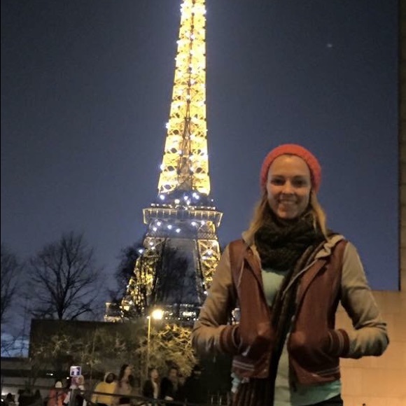 Meet your Posher, Caitlin - Picture 7 of 8